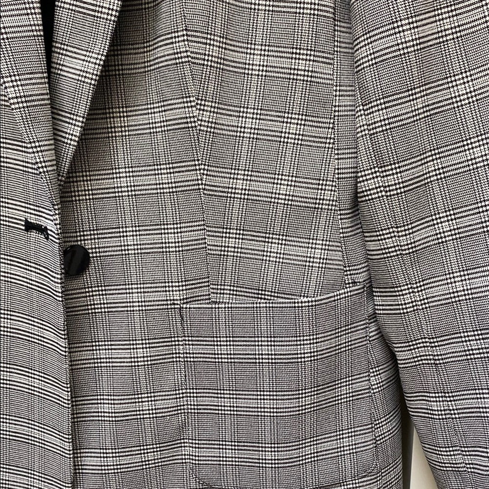 Calvin Klein Black & Gray Plaid Blazer. Amazing. Like NEW! Size 6 - Picture 4 of 11